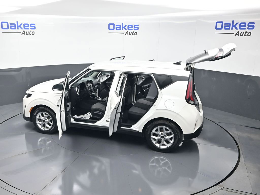 Used 2023 Kia Soul LX w/ LX Technology Package image 56