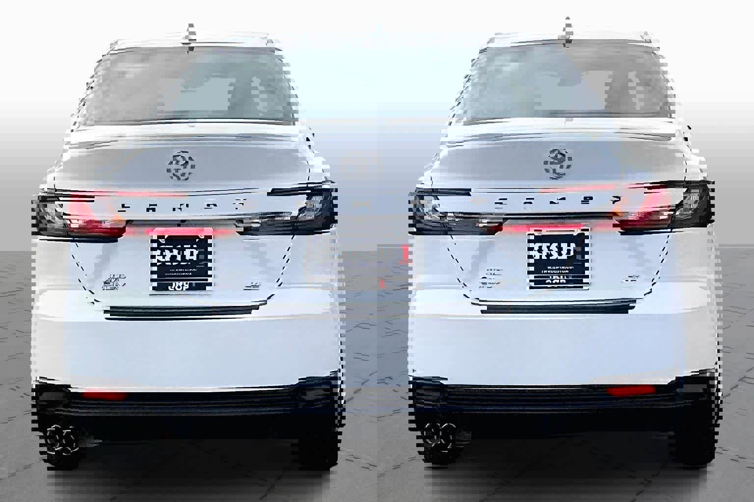 Used 2025 Toyota Camry SE image 4