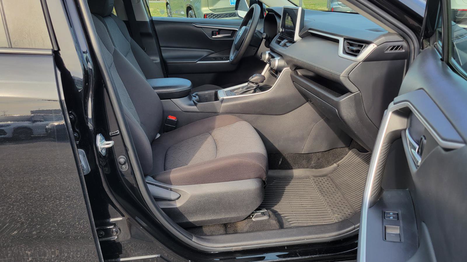 Used 2023 Toyota RAV4 XLE w/ Convenience Package image 36