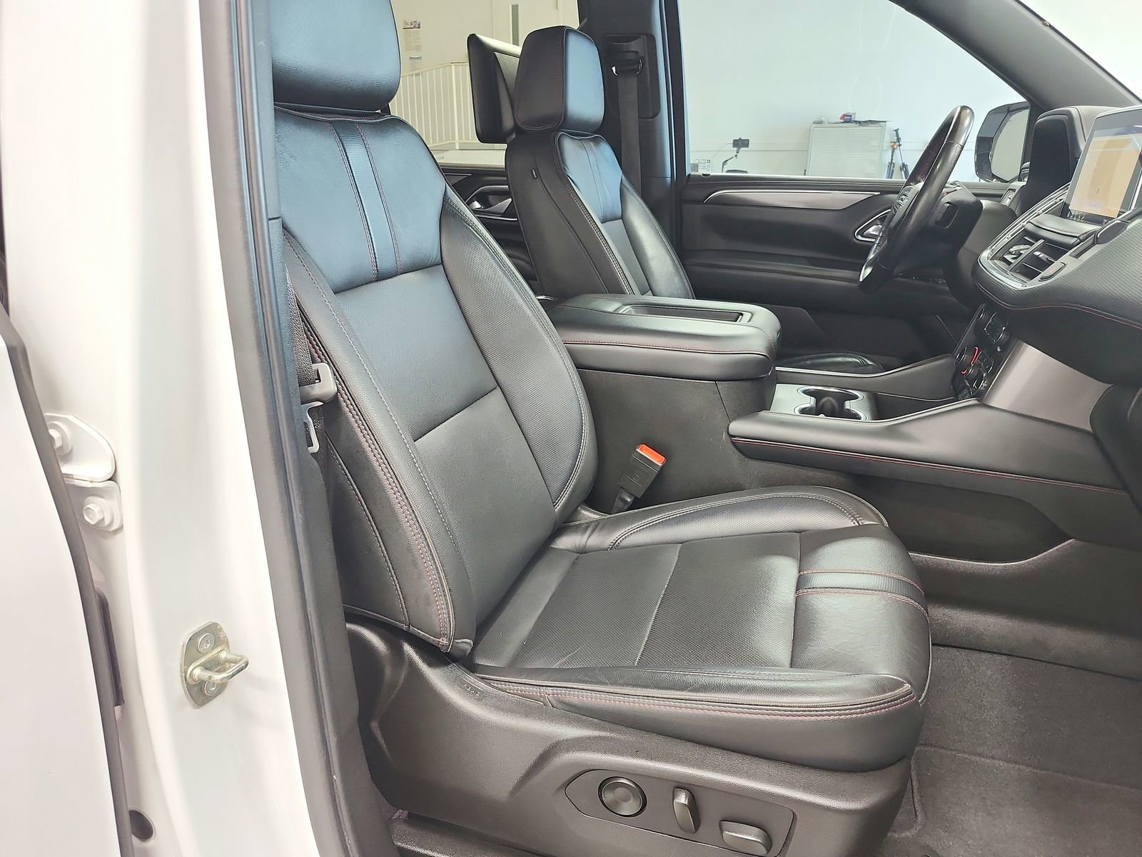 Used 2021 Chevrolet Tahoe RST w/ Luxury Package image 39