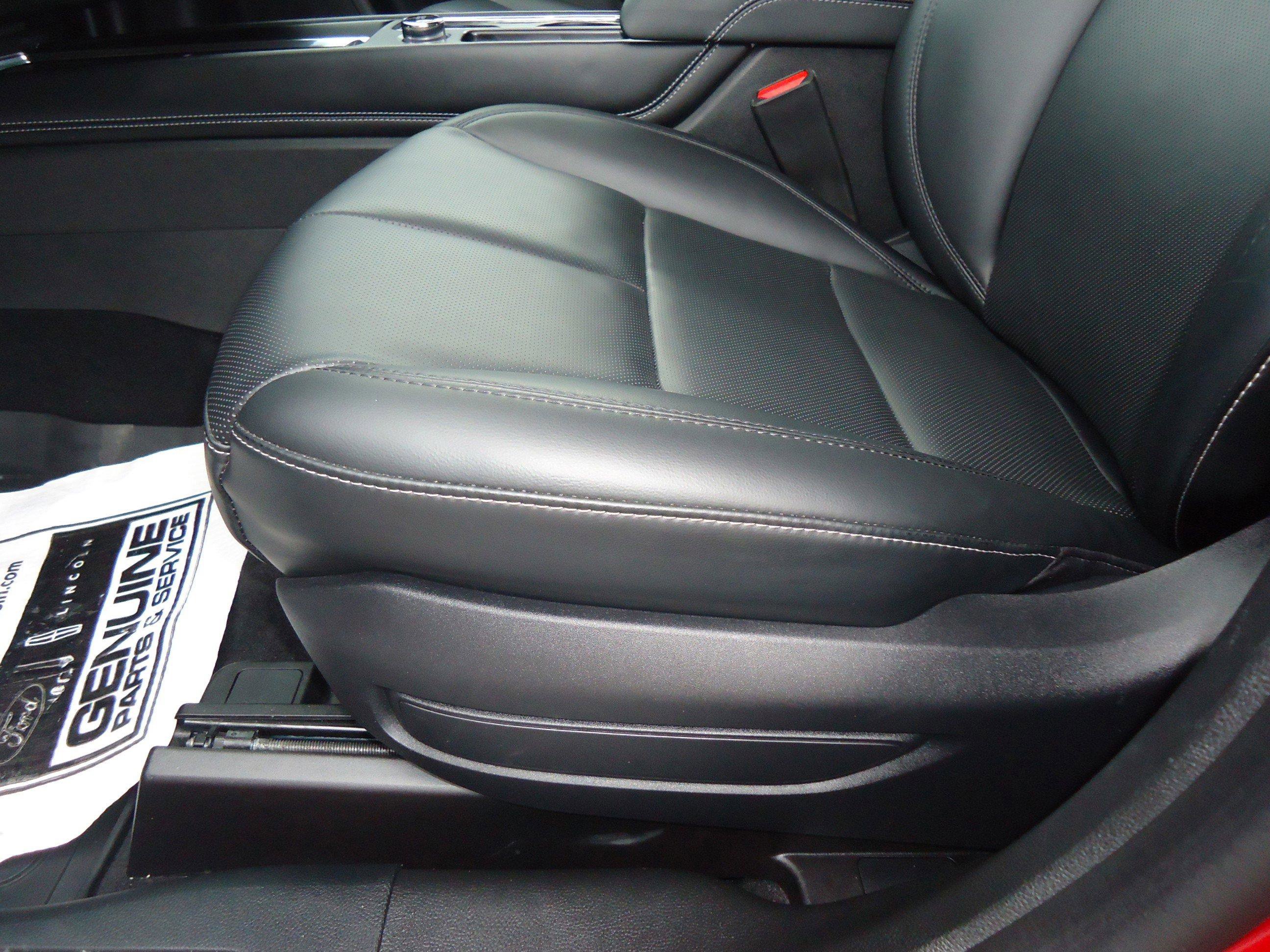 Used 2025 Lincoln Corsair AWD w/ Equipment Group 101A image 18