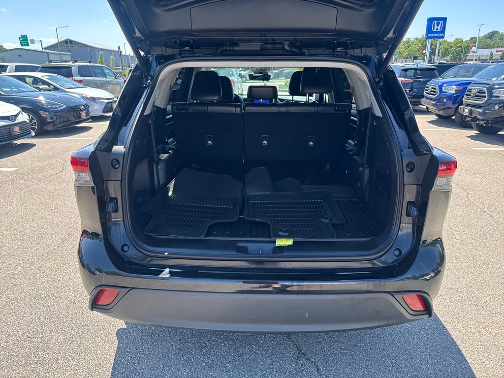 Used 2025 Toyota Highlander XLE AWD/4WD image 7