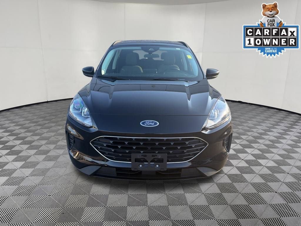 Used 2022 Ford Escape SE w/ SE Sport Appearance Package image 3