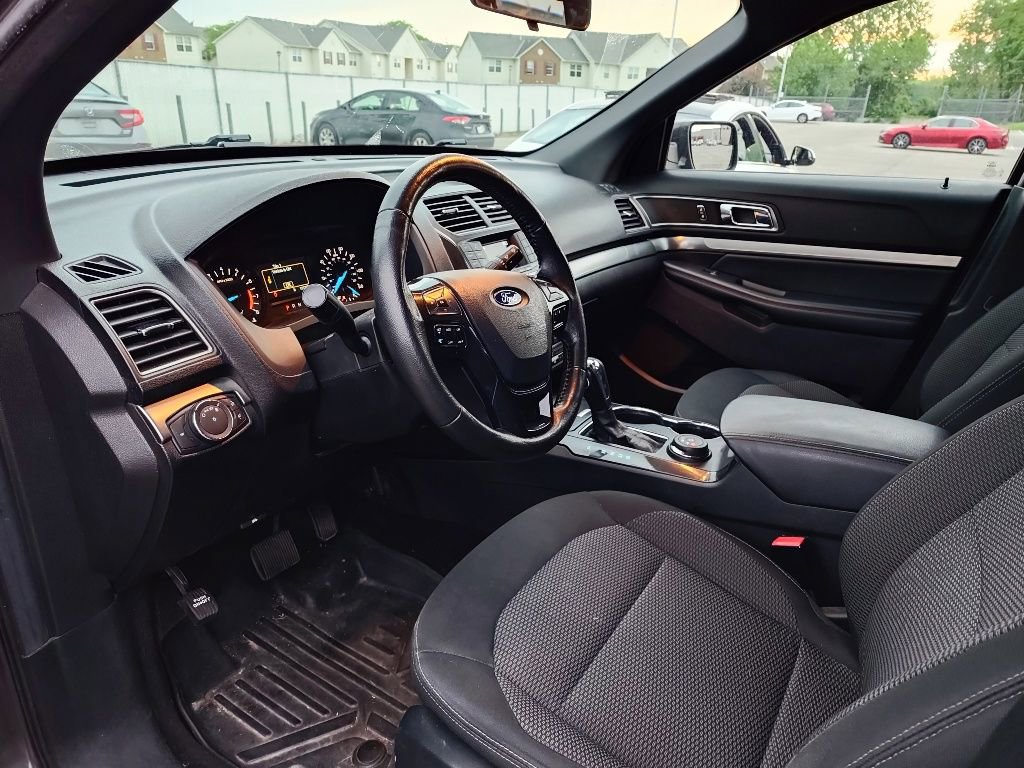 Used 2018 Ford Explorer XLT AWD/4WD image 9