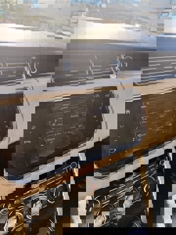 Used 2016 Land Rover Range Rover HSE image 16