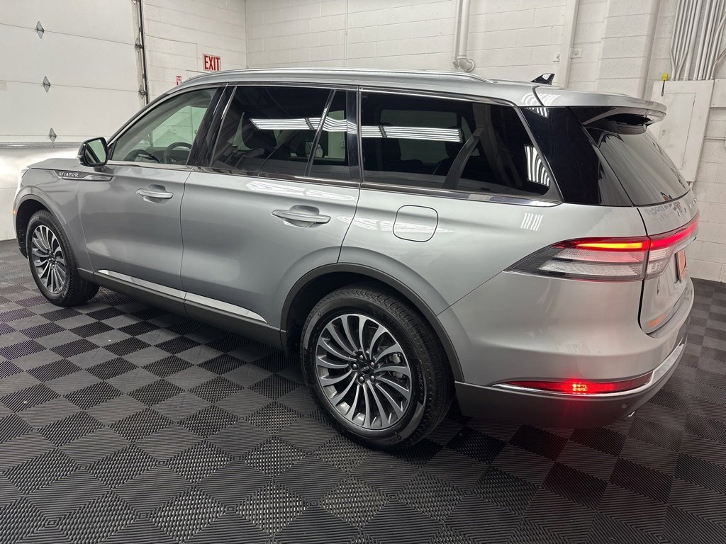 Used 2024 Lincoln Aviator AWD w/ Premium Package image 6