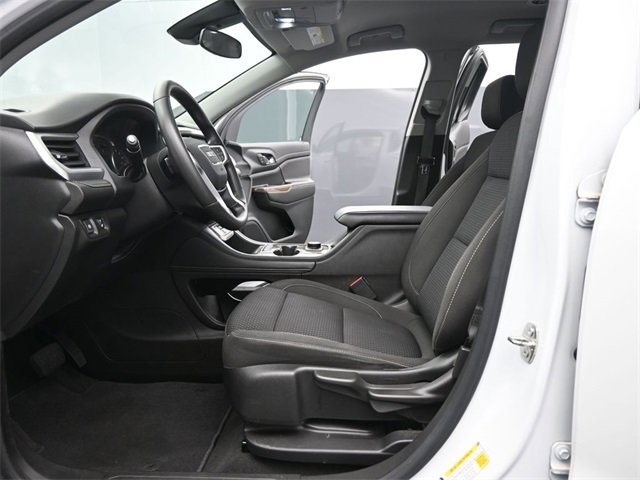 Used 2023 GMC Acadia SLE image 10
