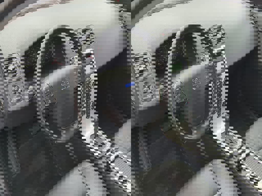 Used 2011 Volvo S40 T5 w/ Preferred Pkg FWD image 2