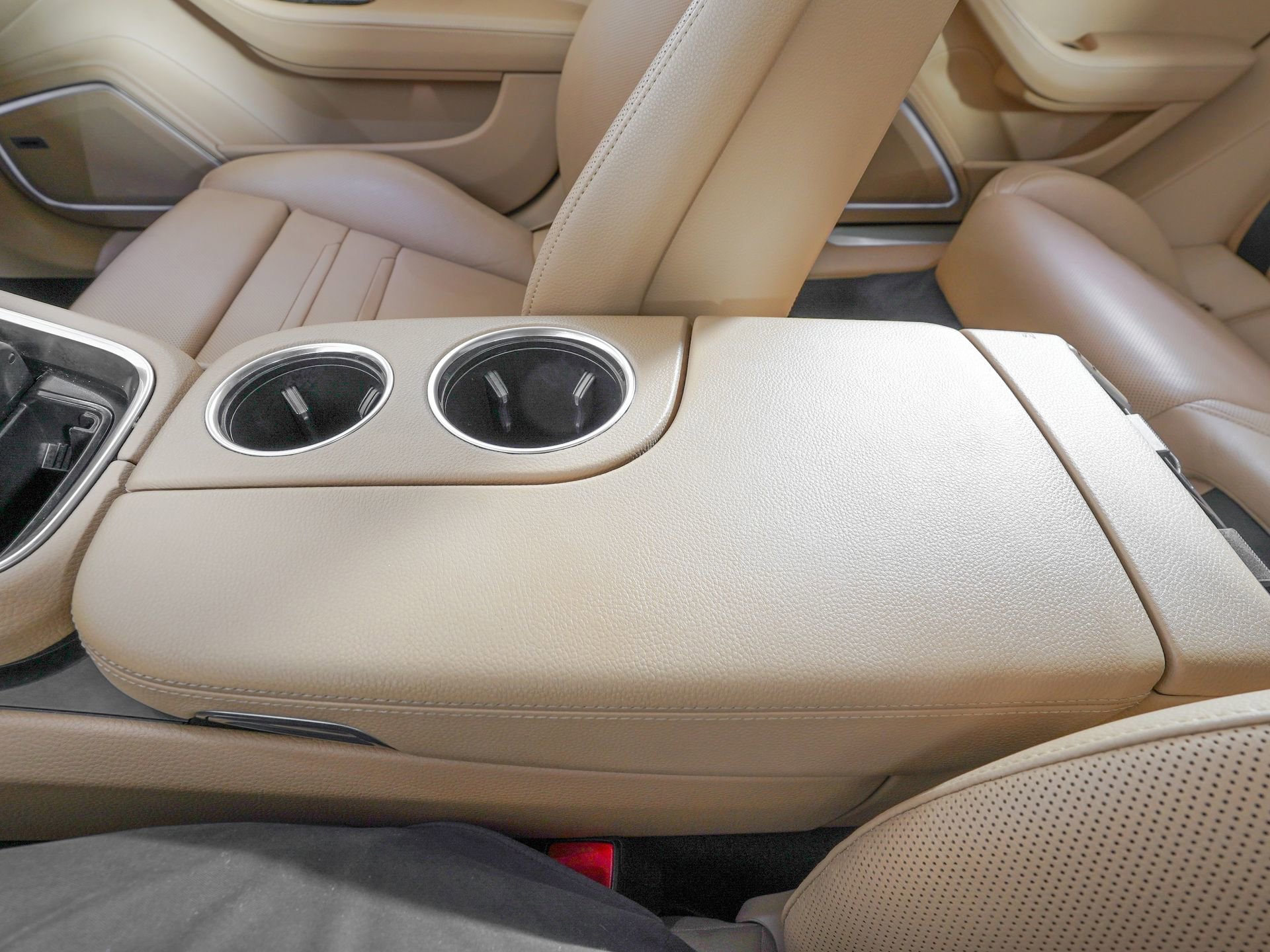 Used 2021 Porsche Panamera image 28