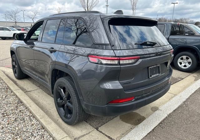 Used 2024 Jeep Grand Cherokee Limited w/ Black Appearance Package image 17