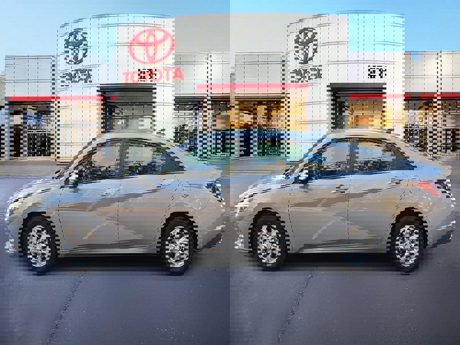 Used 2023 Hyundai Elantra SE image 8