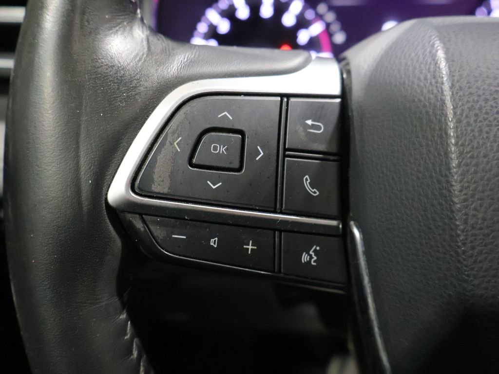 Used 2020 Toyota Highlander Platinum image 39