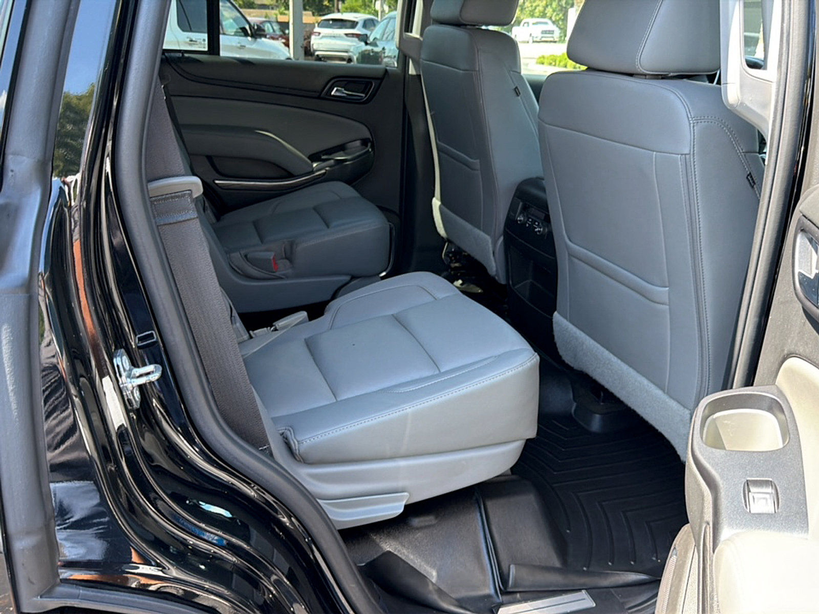 Used 2018 Chevrolet Tahoe LT w/ Luxury Package AWD/4WD image 9