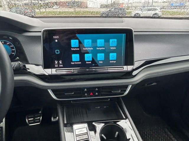 Used 2025 Volkswagen Atlas Cross Sport SEL R-Line AWD/4WD image 18