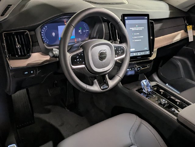 New 2026 Volvo XC90 T8 Plus w/ Protection Package AWD/4WD image 12