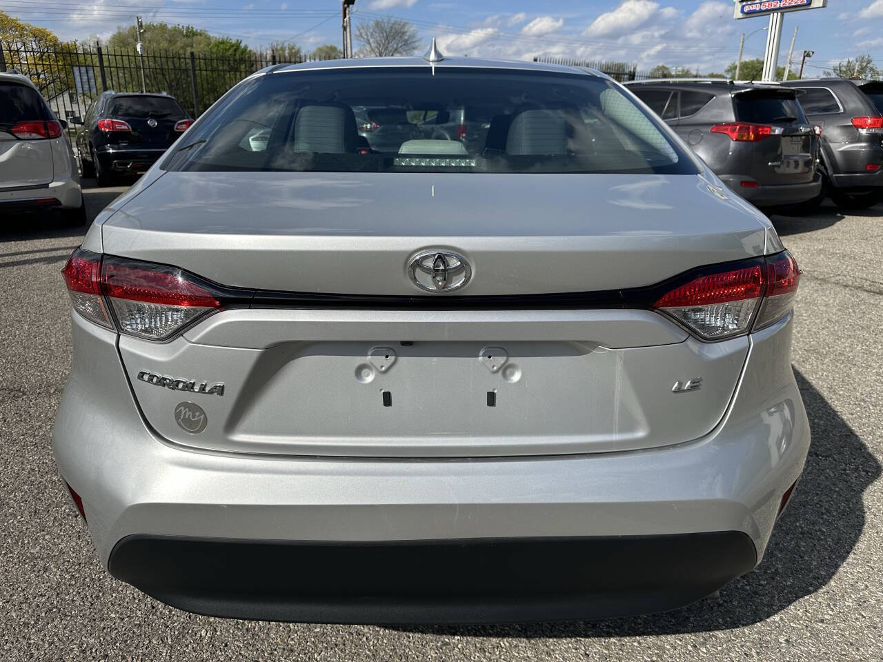 Used 2023 Toyota Corolla LE w/ Carpet Mat Package (TMS) FWD image 6