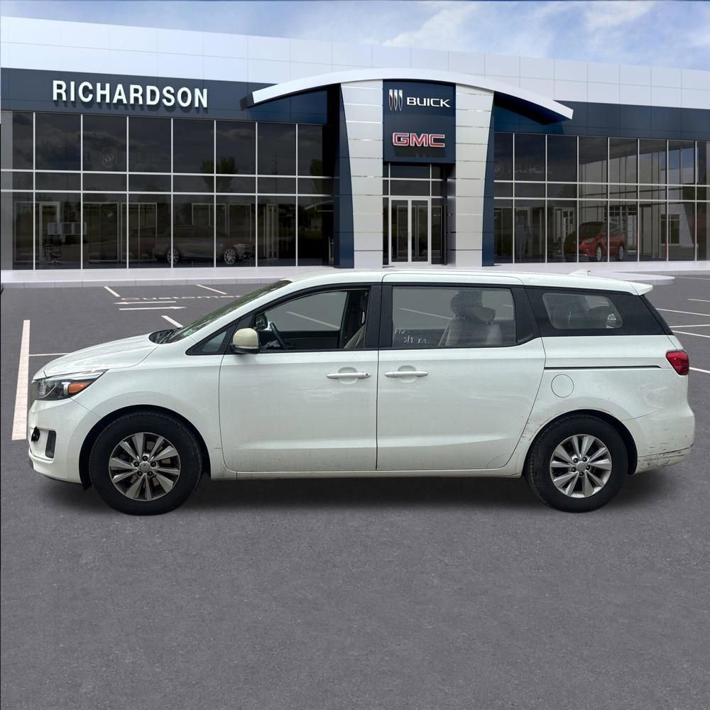 Used 2017 Kia Sedona L FWD image 3