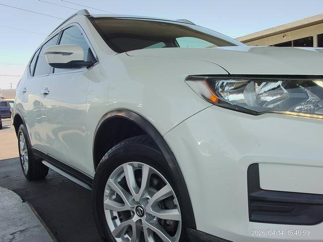 Used 2018 Nissan Rogue SV AWD/4WD image 18
