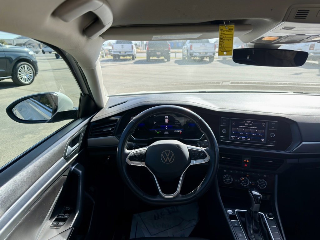 Used 2023 Volkswagen Jetta SE image 13