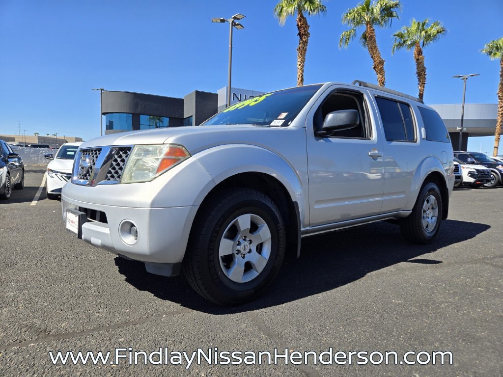 Used 2005 Nissan Pathfinder XE RWD image 2