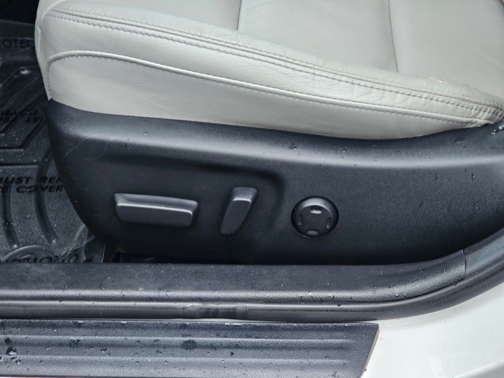 Used 2016 Toyota Avalon Touring image 28