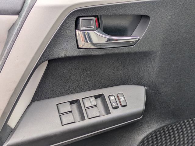 Used 2017 Toyota RAV4 XLE AWD/4WD image 10