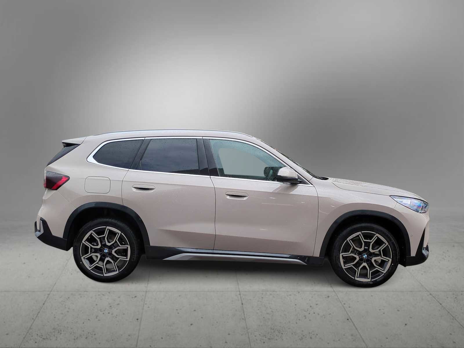 Used 2026 BMW X1 xDrive28i w/ Technology Package image 9