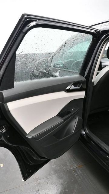 Used 2025 Volkswagen Taos S image 15