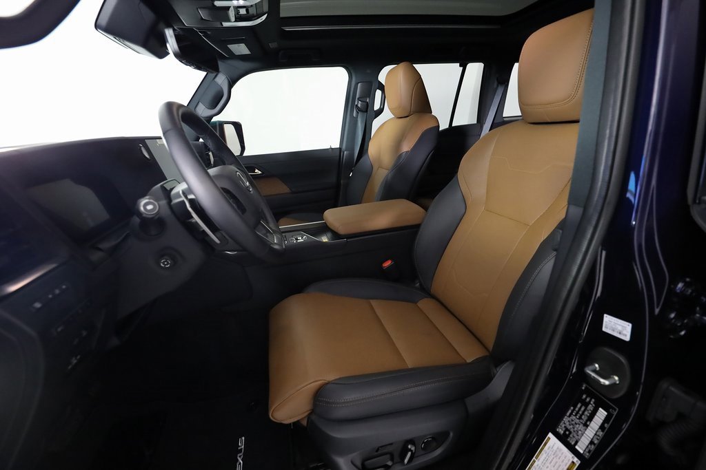 Used 2025 Lexus GX 550 w/ Accessory Package (2T) image 17