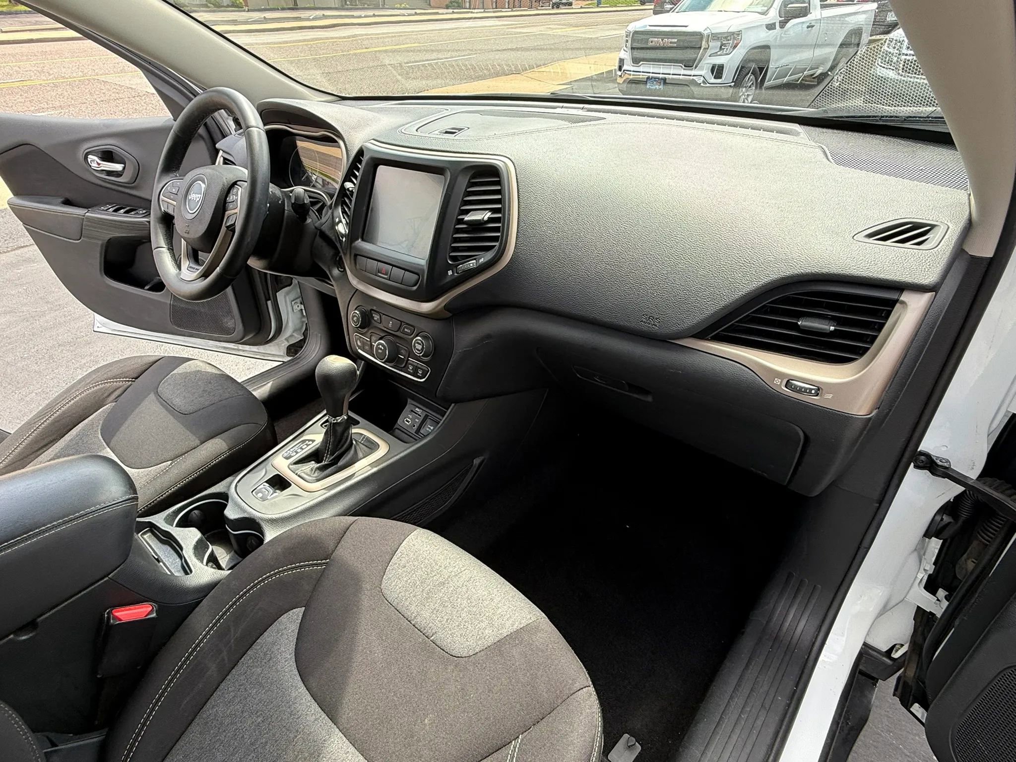 Used 2014 Jeep Cherokee Latitude image 20