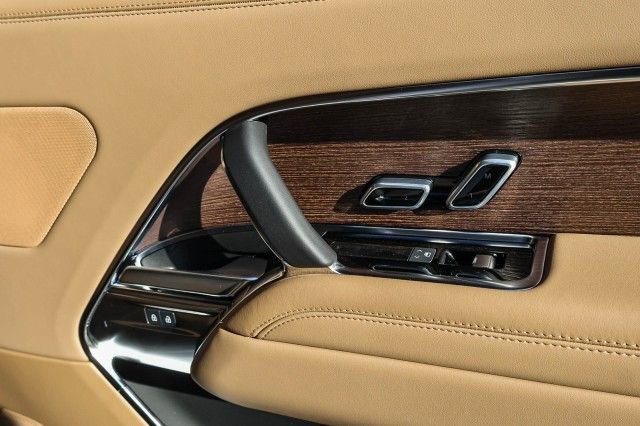 New 2025 Land Rover Range Rover Long Wheelbase SE image 21