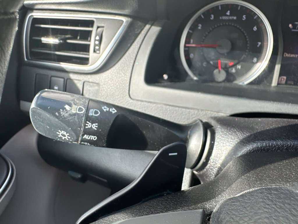 Used 2015 Toyota Camry SE FWD image 39