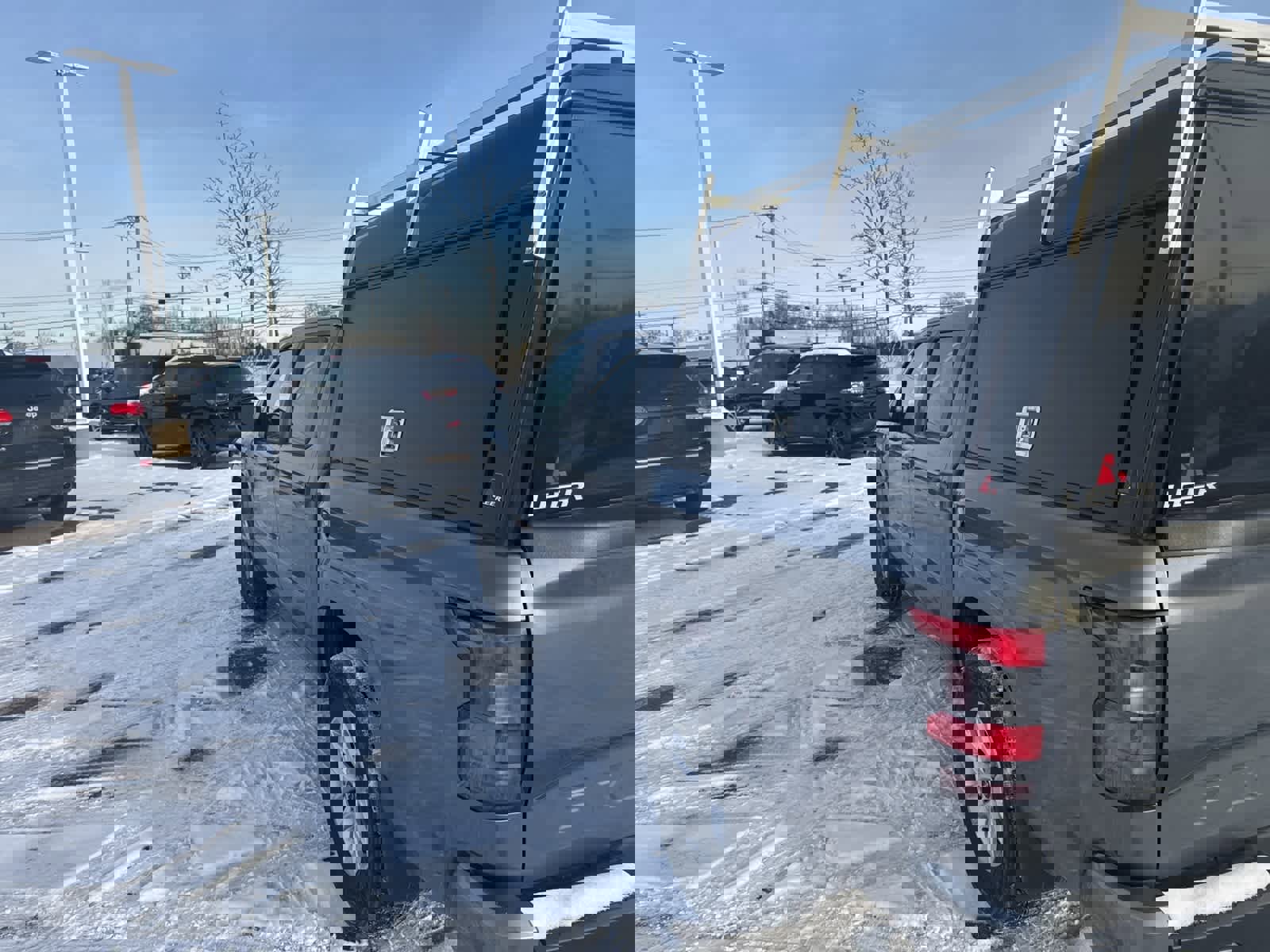 Used 2024 Nissan Frontier SV image 13