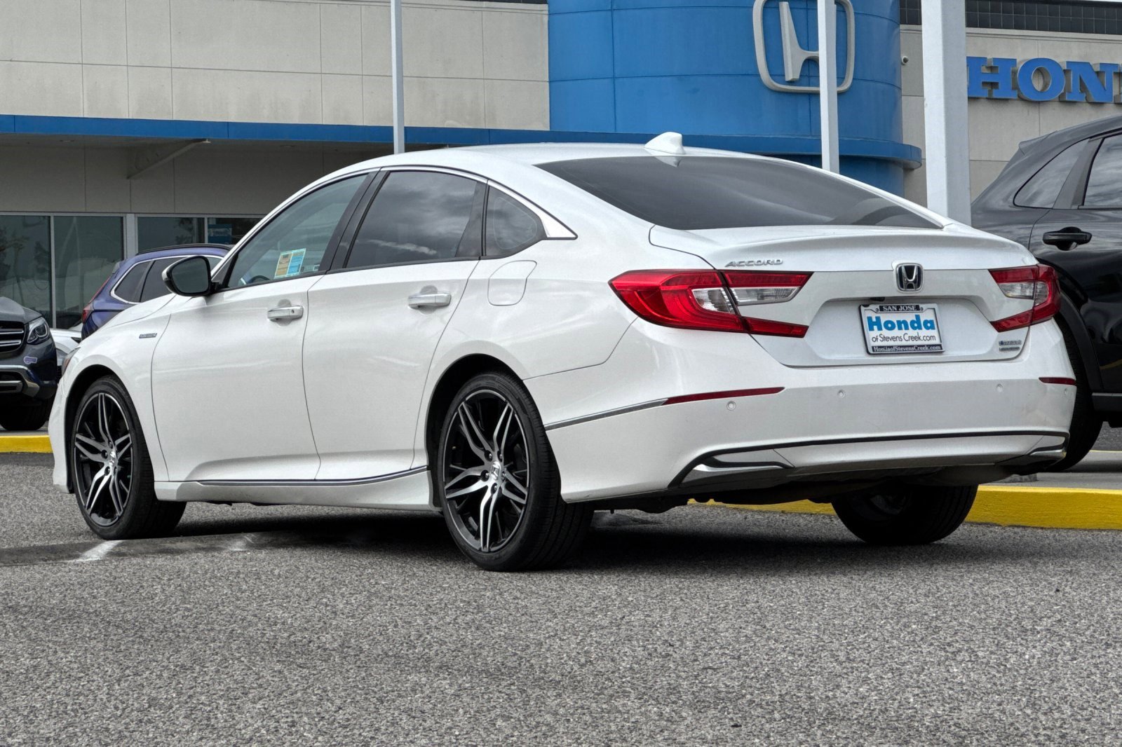 Used 2022 Honda Accord Touring image 3