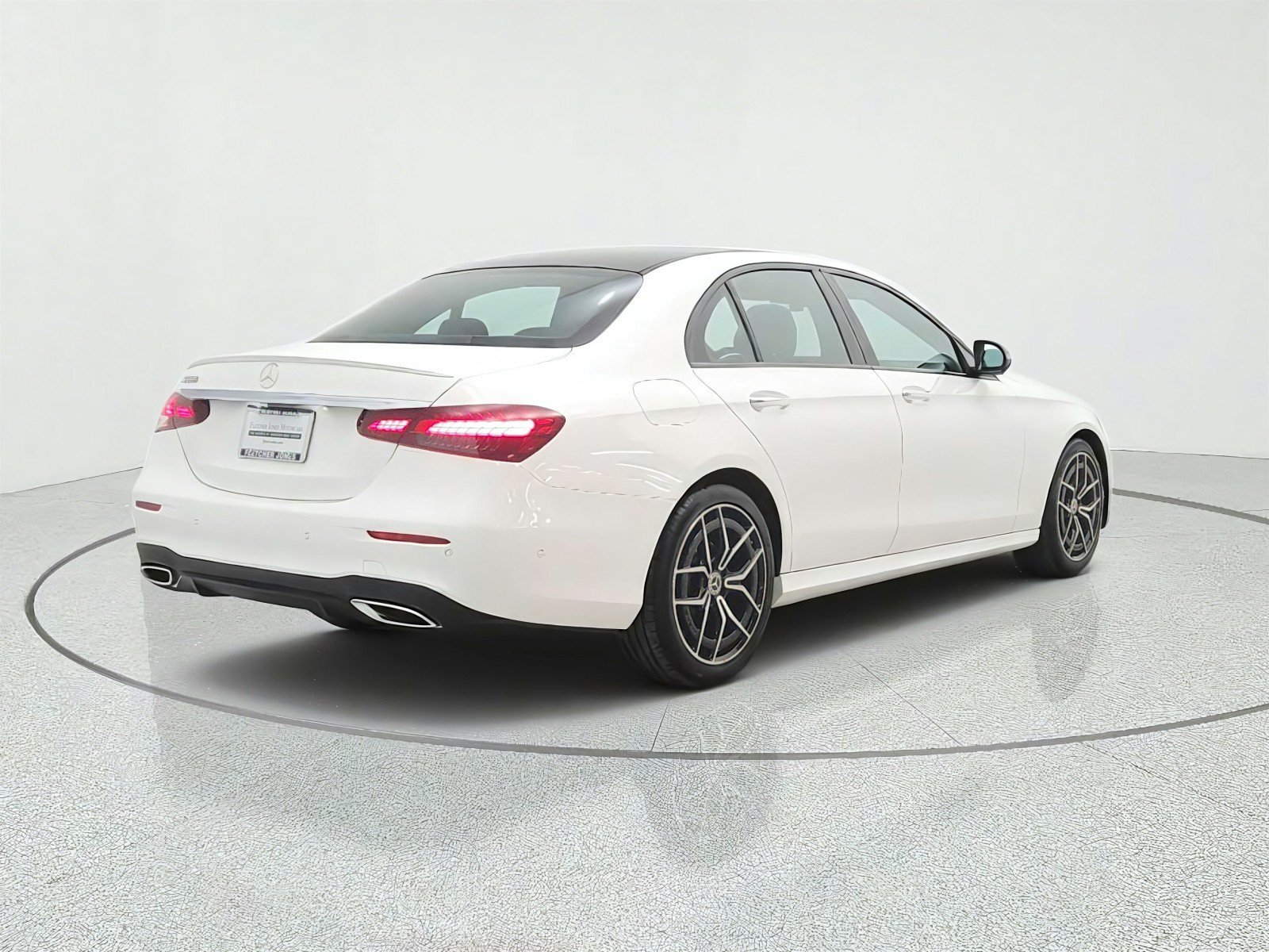Used 2022 Mercedes-Benz E 350 Sedan image 5