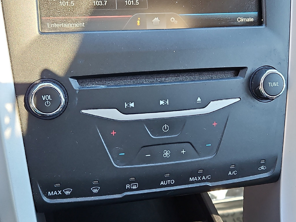 Used 2015 Ford Fusion SE FWD image 17