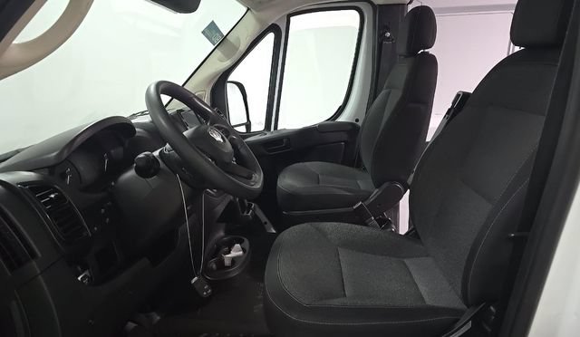 Used 2025 RAM ProMaster 2500 w/ Convenience Group FWD image 3