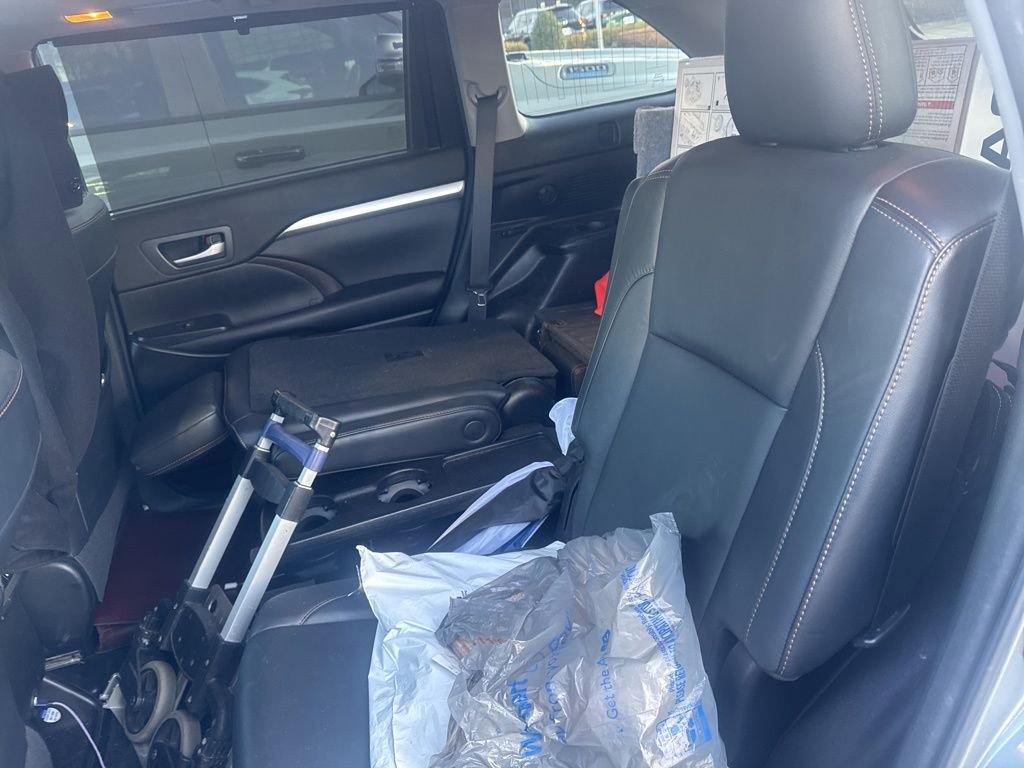 Used 2016 Toyota Highlander XLE image 10