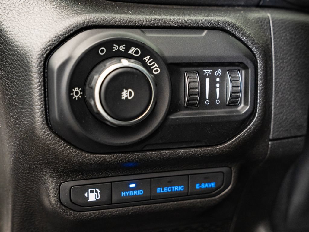 Used 2021 Jeep Wrangler Unlimited Sahara AWD/4WD image 24