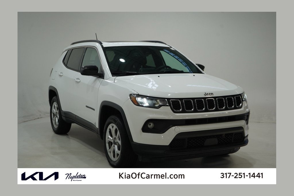 Used 2025 Jeep Compass Latitude w/ Sun & Sound Group AWD/4WD image 1