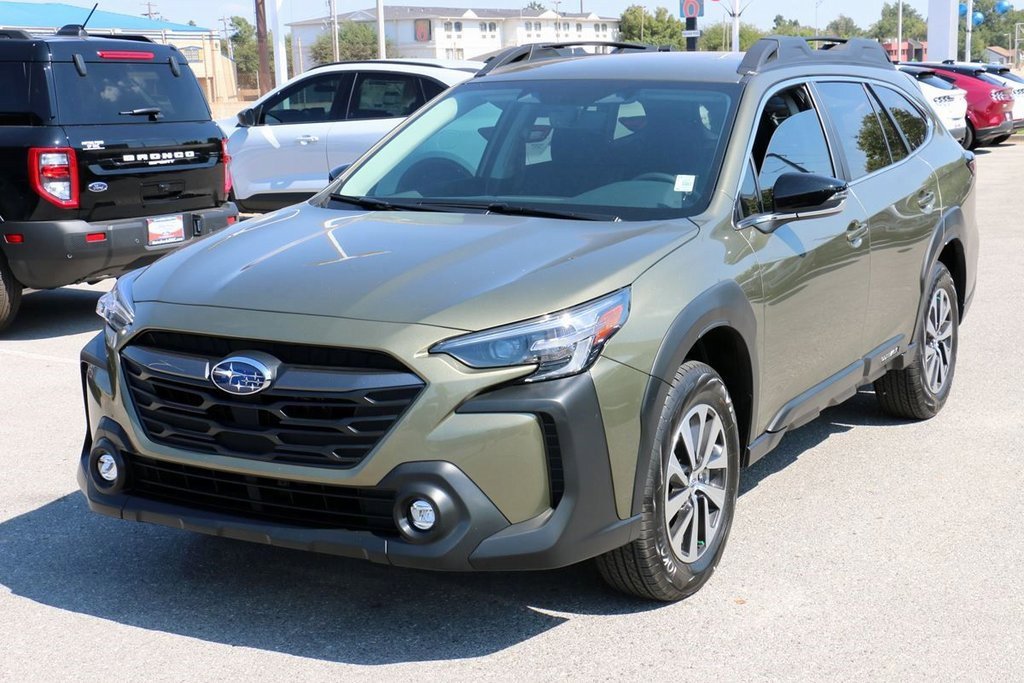 Used 2025 Subaru Outback Premium image 2
