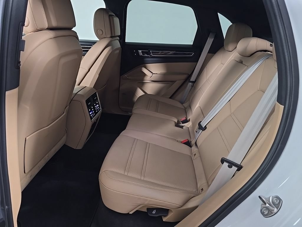 Certified 2023 Porsche Cayenne Platinum Edition AWD/4WD image 15