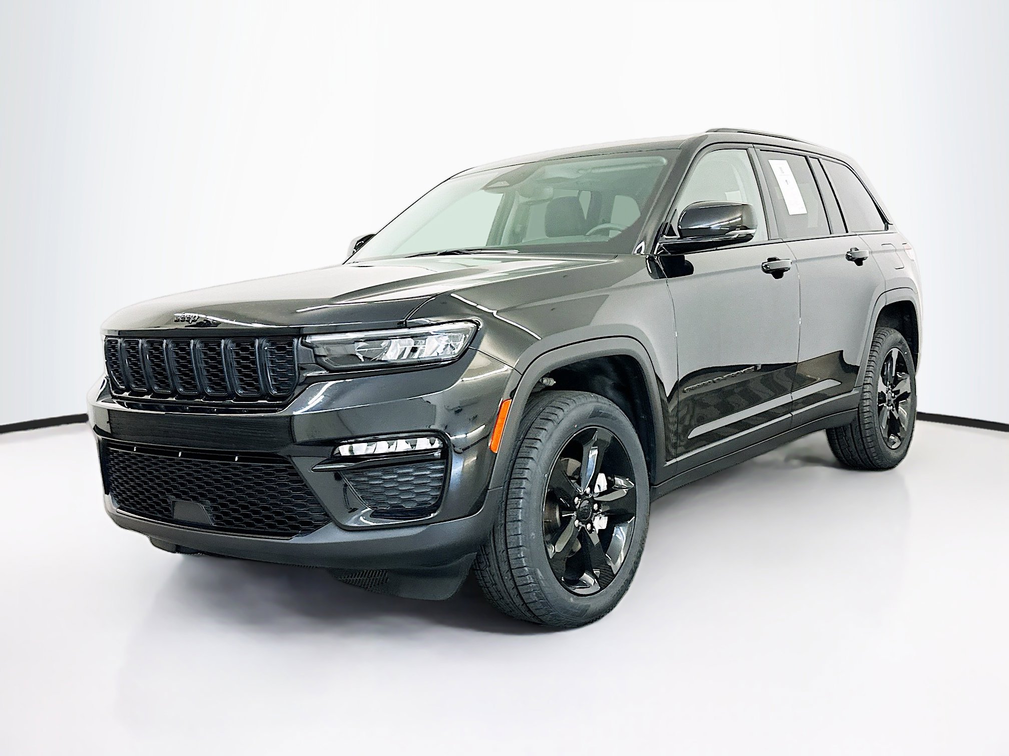Used 2023 Jeep Grand Cherokee Limited w/ Black Appearance Package image 3