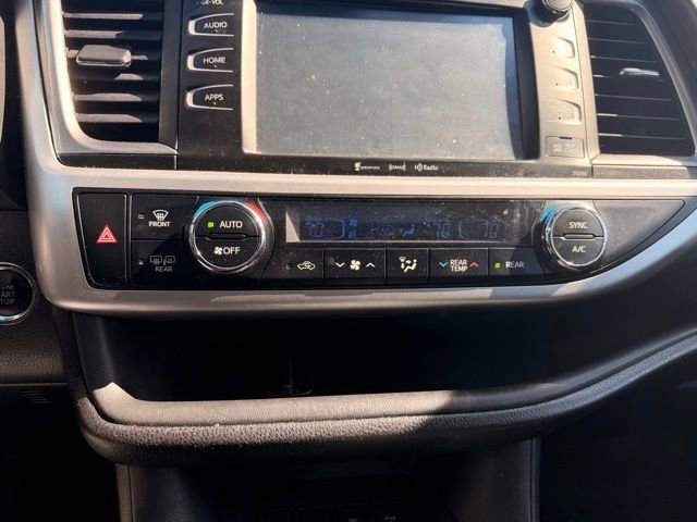 Used 2018 Toyota Highlander SE image 16