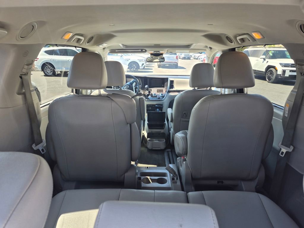 Used 2015 Toyota Sienna XLE w/ XLE Navigation Package image 16
