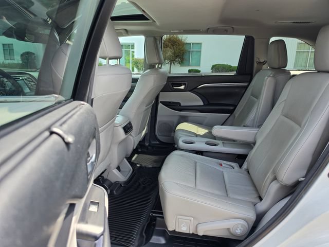 Used 2018 Toyota Highlander Limited AWD/4WD image 27