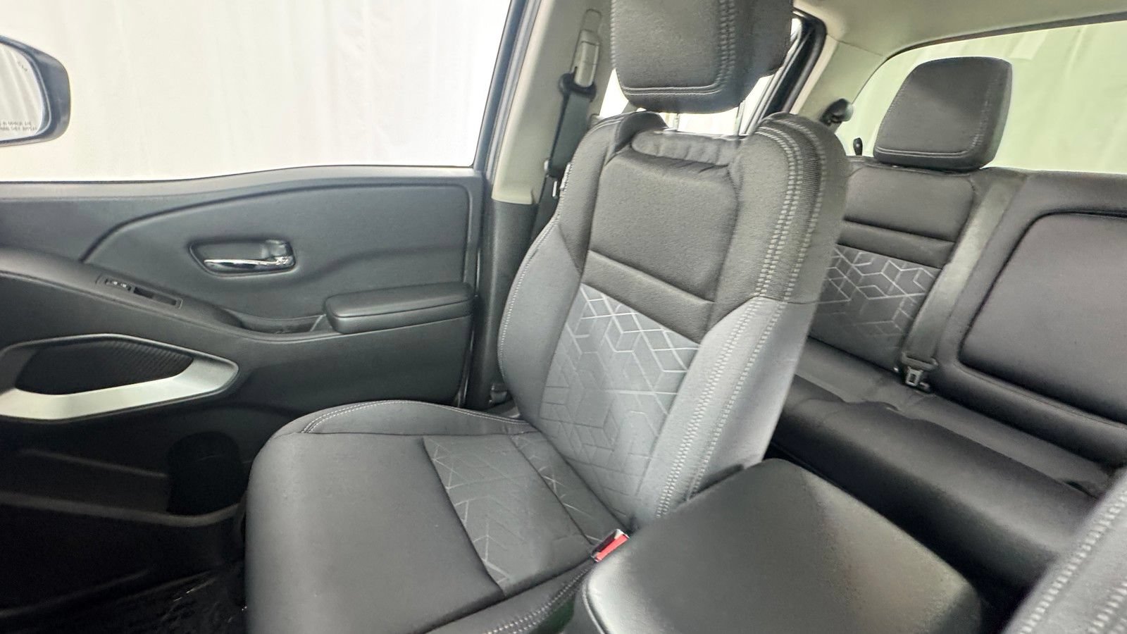 Certified 2025 Nissan Frontier SV AWD/4WD image 13