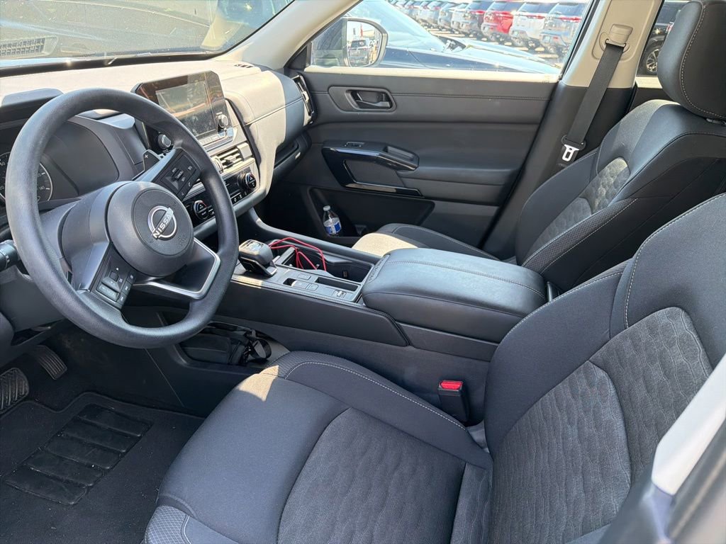 Used 2025 Nissan Pathfinder S FWD image 8
