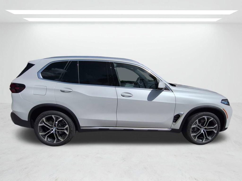 New 2026 BMW X5 xDrive40i w/ Climate Comfort Package image 3