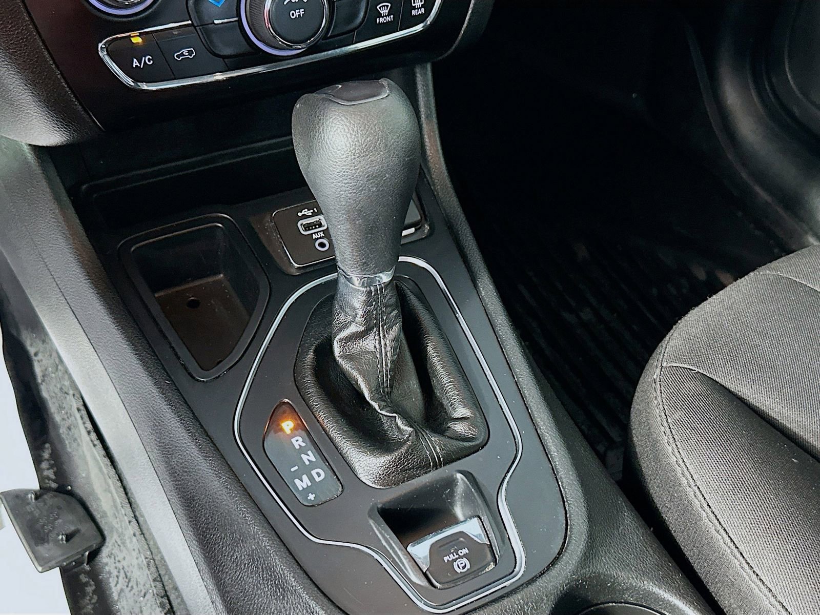 Used 2019 Jeep Cherokee Latitude w/ Popular Appearance Group FWD image 17